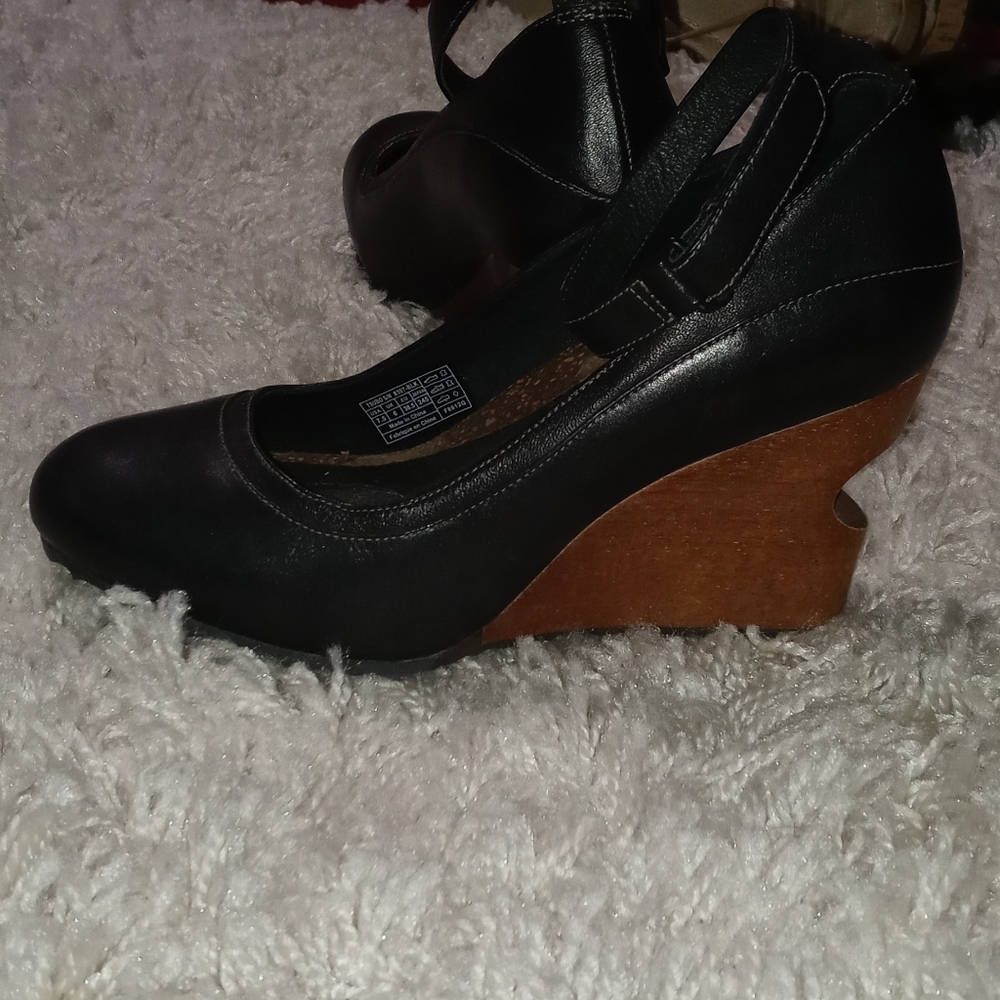 Tsubo leather wedge heel